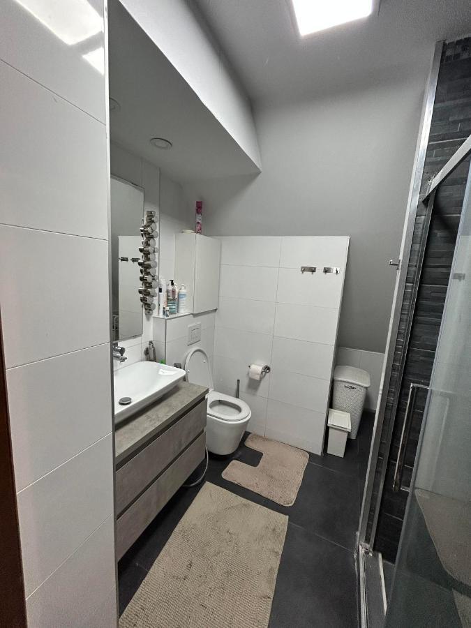 Un Duplex Chic Pour Une Experience Unique A Cote De La Basilique Lejlighed